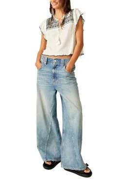 FREE PEOPLE Sarafina Embroidered Tee -FREE PEOPLE Shop p60336 Z 121120230904042003x3000 1