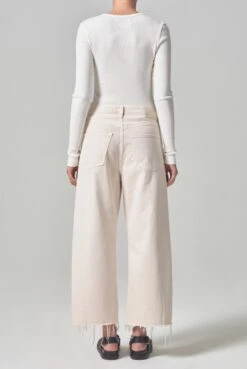 CITIZENS OF HUMANITY Ayla Raw Hem Crop In Almondette -FREE PEOPLE Shop p60487 Z 02082024074954803x1200 1