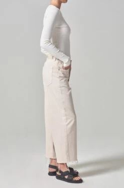 CITIZENS OF HUMANITY Ayla Raw Hem Crop In Almondette -FREE PEOPLE Shop p60487 Z 02082024075000795x1200 1