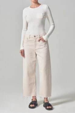 CITIZENS OF HUMANITY Ayla Raw Hem Crop In Almondette -FREE PEOPLE Shop p60487 Z 02082024075005800x1200 1