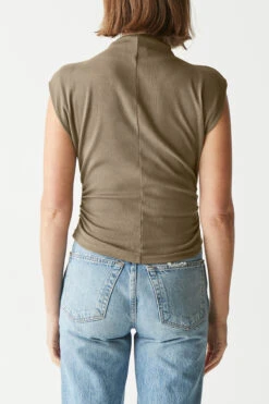 Amara Crop Top -FREE PEOPLE Shop p62413 Z 041220240301441200x1800 1