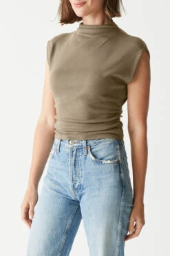 Amara Crop Top -FREE PEOPLE Shop p62413 Z 041220240301501200x1800 1